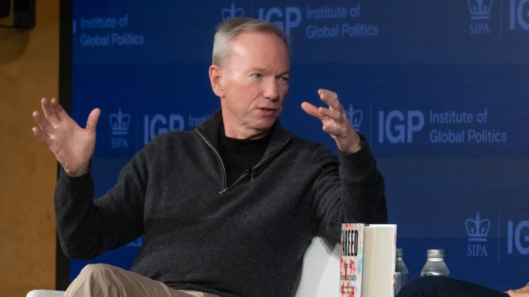 Eric Schmidt avverte: attenzione a IA e autonomia dei computer
