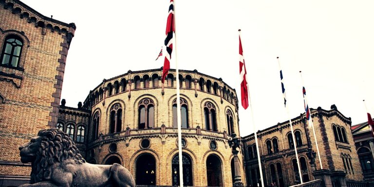 Gli hacker hanno violato le e-mail del Parlamento norvegese per rubare dati