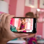 Causa TikTok: l’azienda era a conoscenza del fatto che la sua funzione di livestreaming consentisse l’esplorazione di contenuti sfruttamento minorile