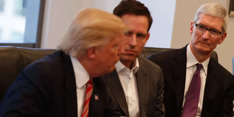 Tim Cook, Apple, dona 1 milione di dollari al comitato inaugurale del presidente eletto Donald Trump